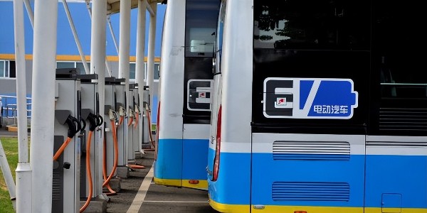 六部門:加快發展電動乘用車 穩步推進公交車電動化替代